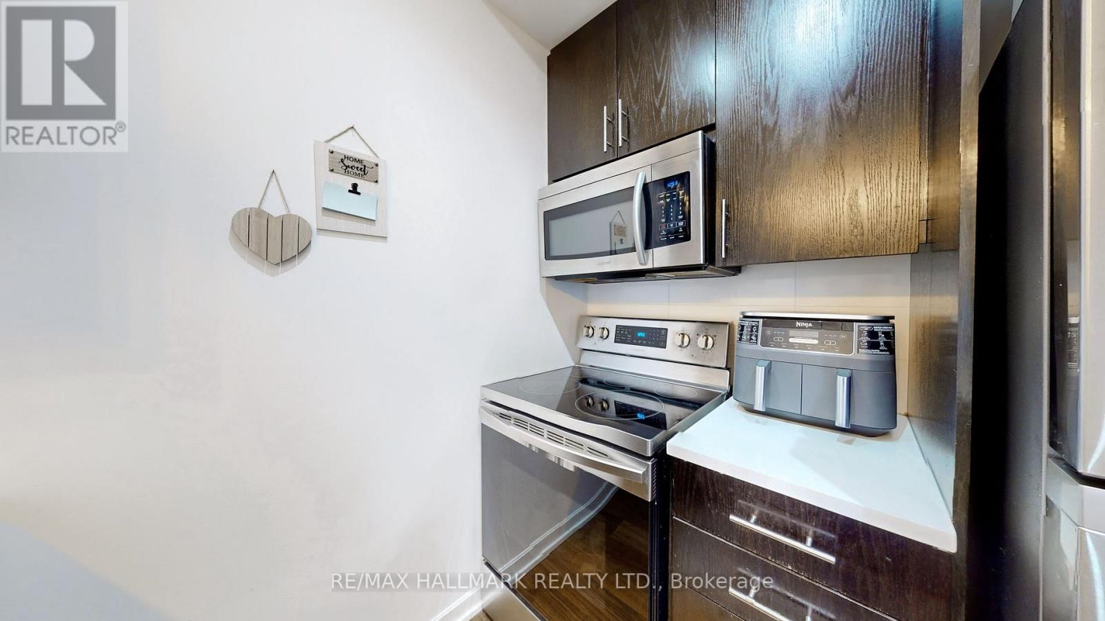 1402 - 70 FOREST MANOR ROAD Image 17