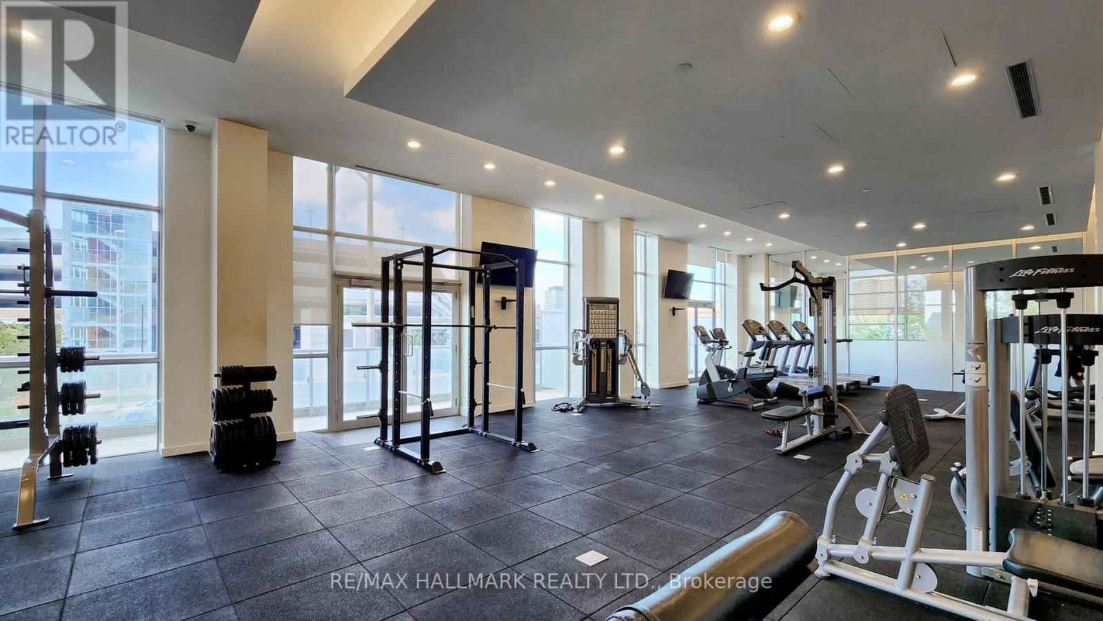 1402 - 70 FOREST MANOR ROAD Image 36