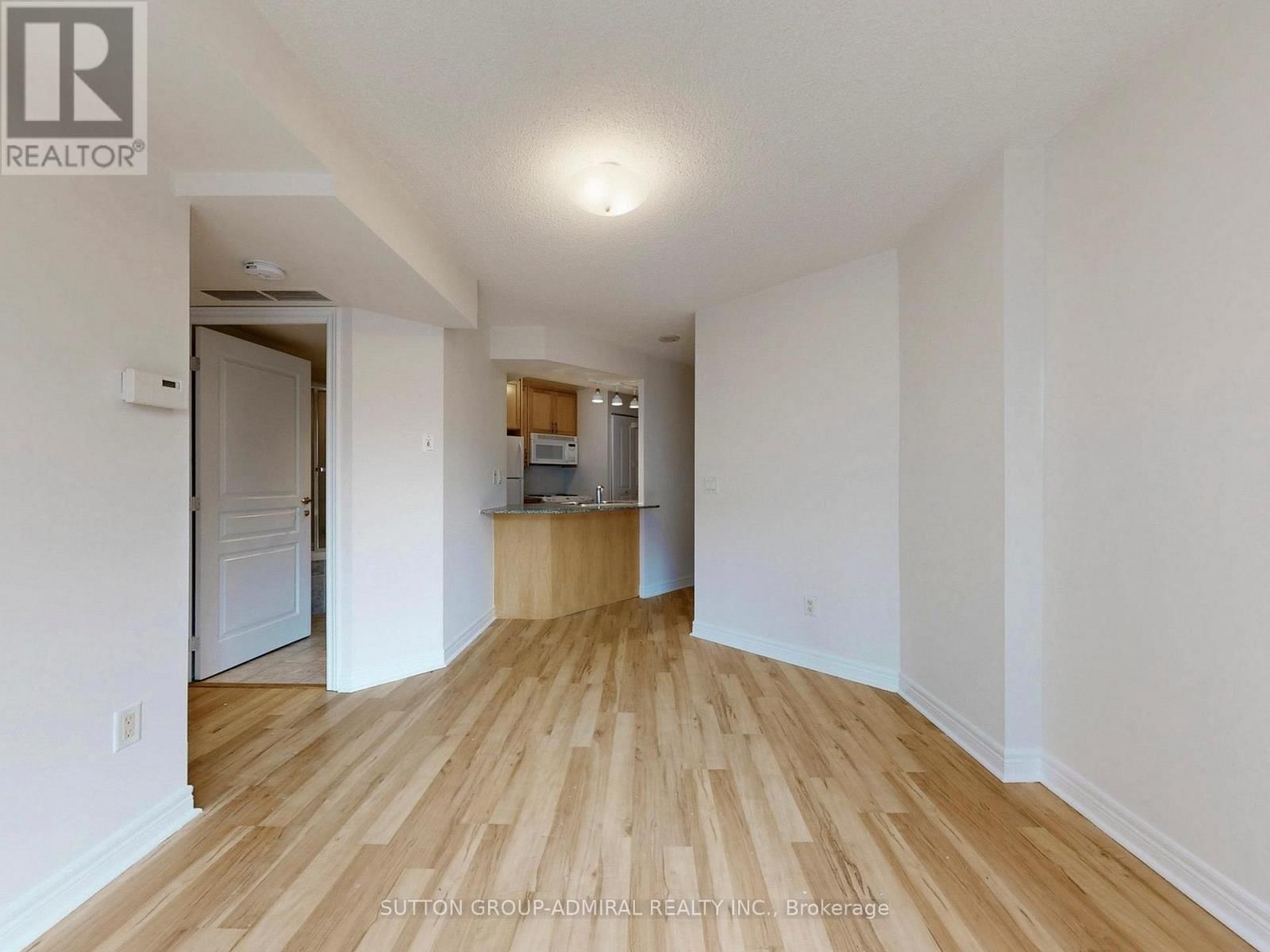 812 - 100 HAYDEN STREET Image 10