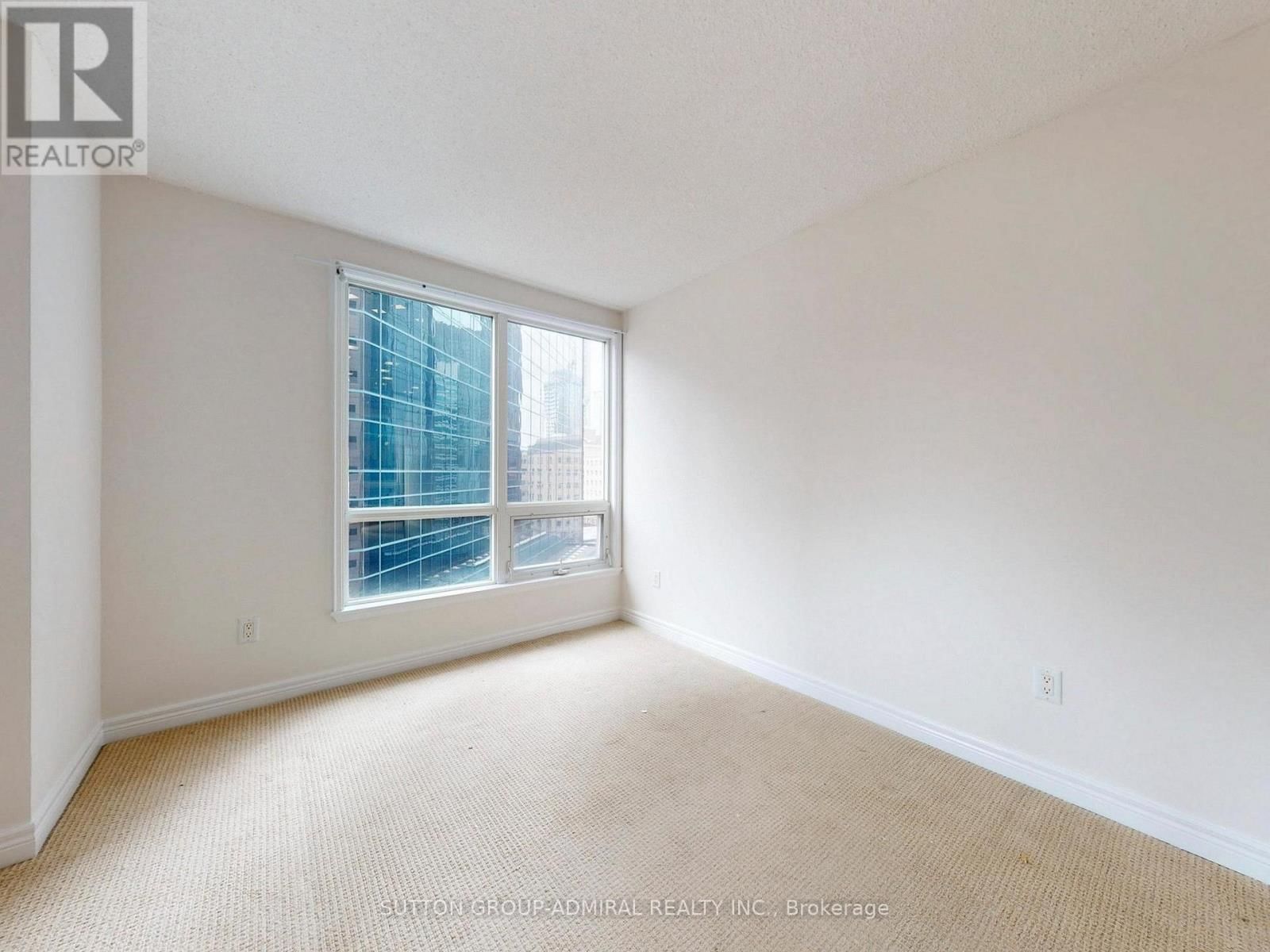 812 - 100 HAYDEN STREET Image 17