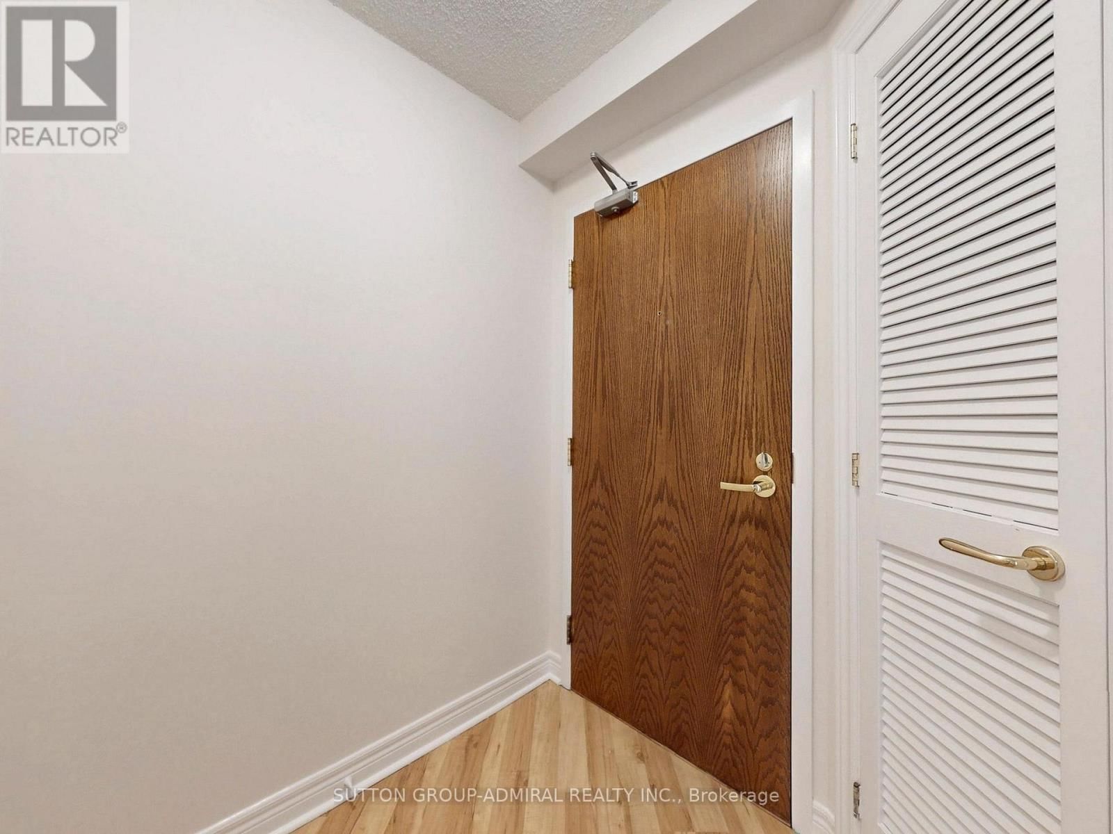 812 - 100 HAYDEN STREET Image 23