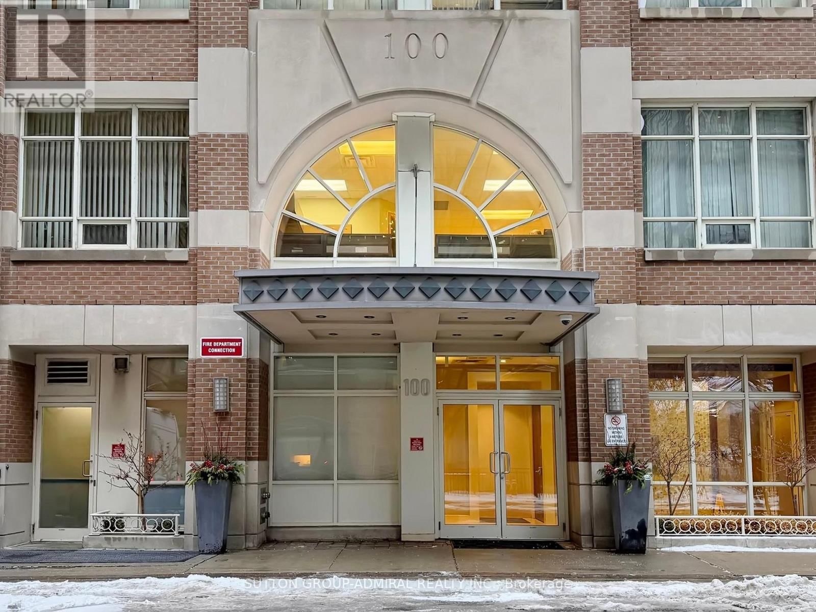 812 - 100 HAYDEN STREET Image 3