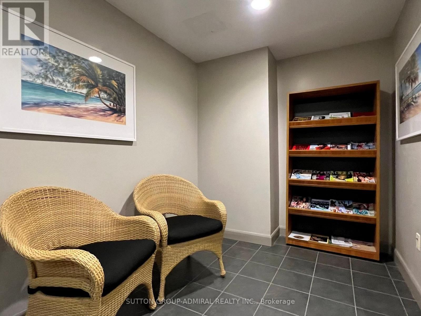 812 - 100 HAYDEN STREET Image 33