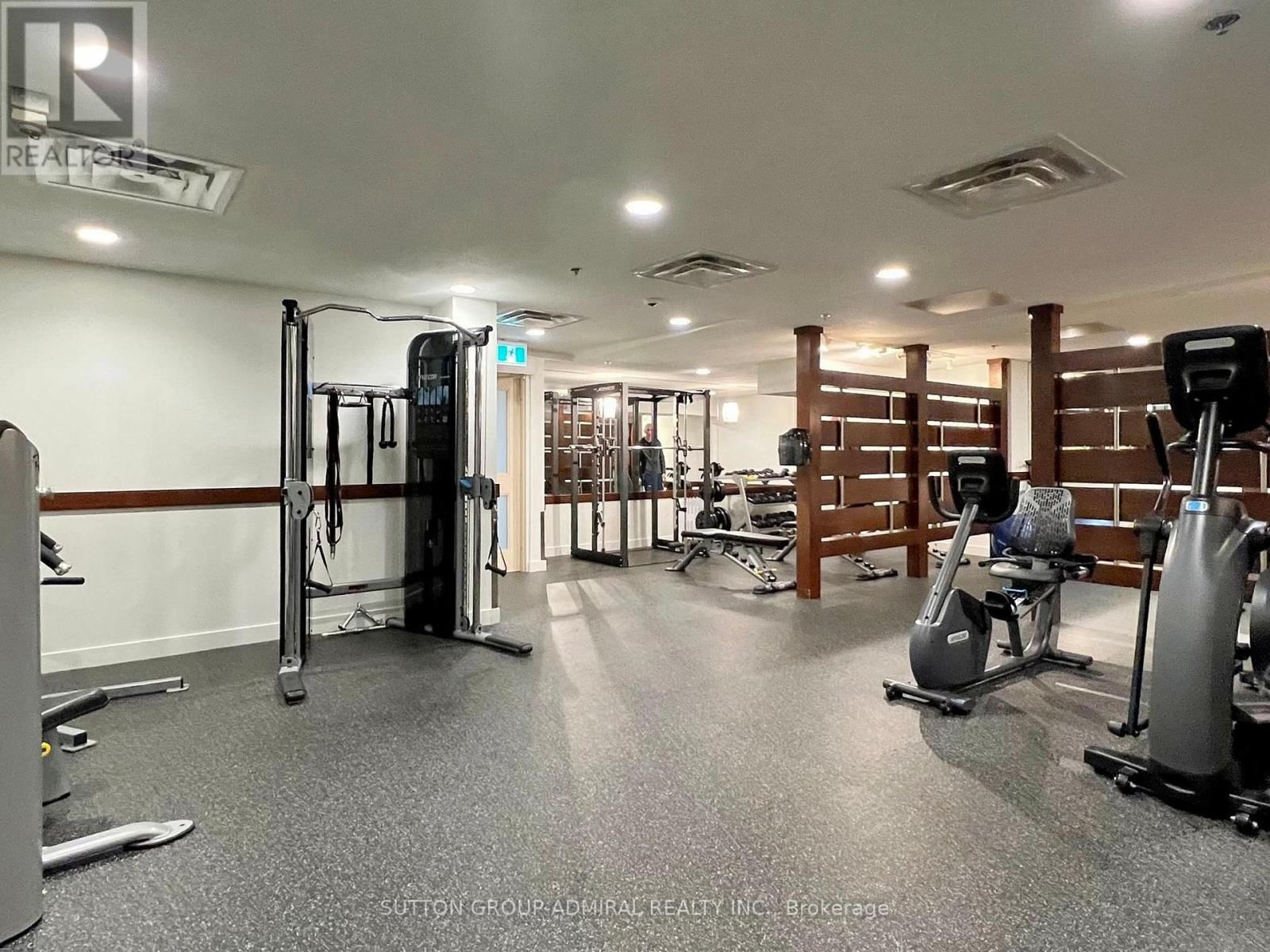 812 - 100 HAYDEN STREET Image 38