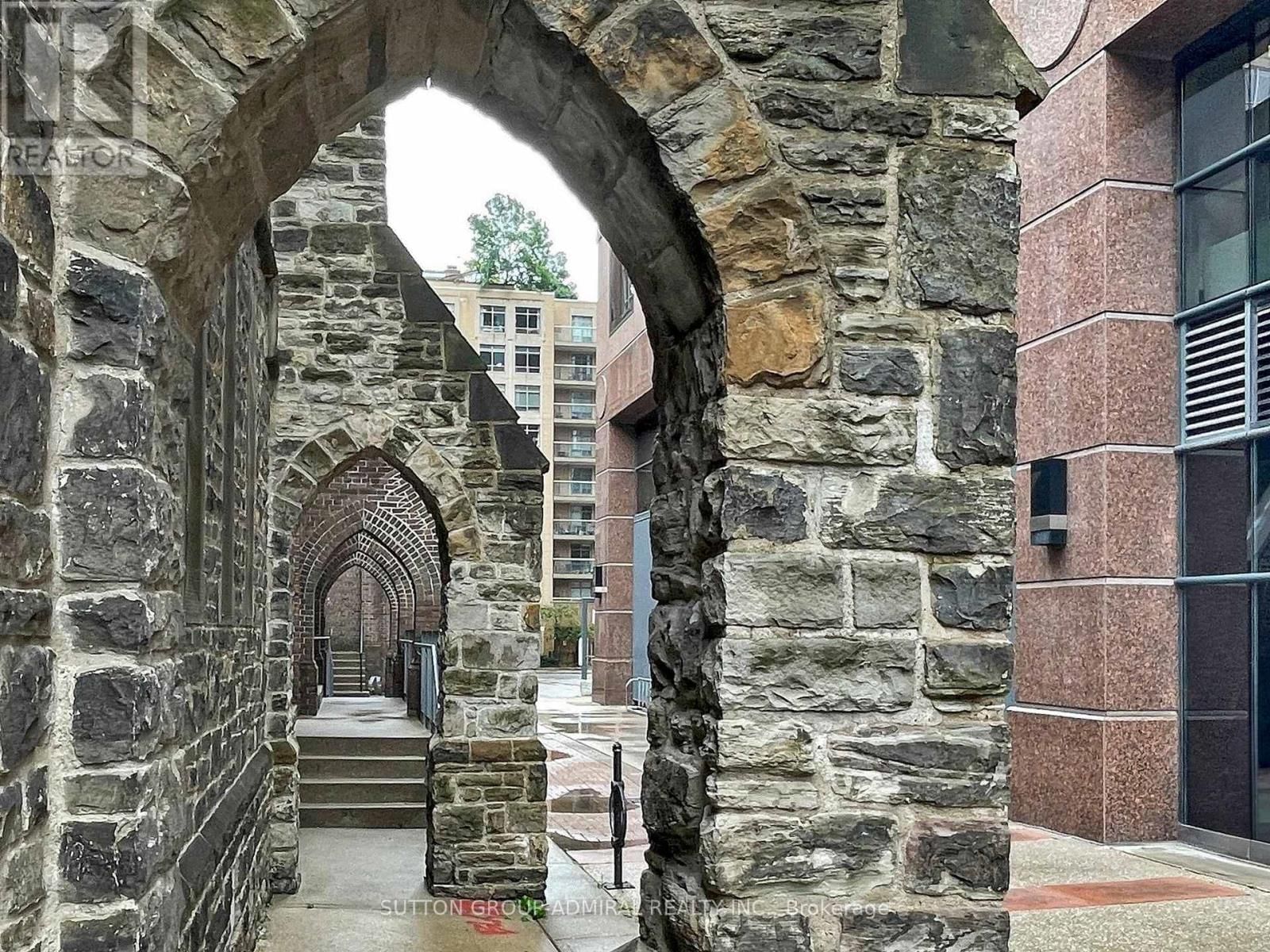 812 - 100 HAYDEN STREET Image 42