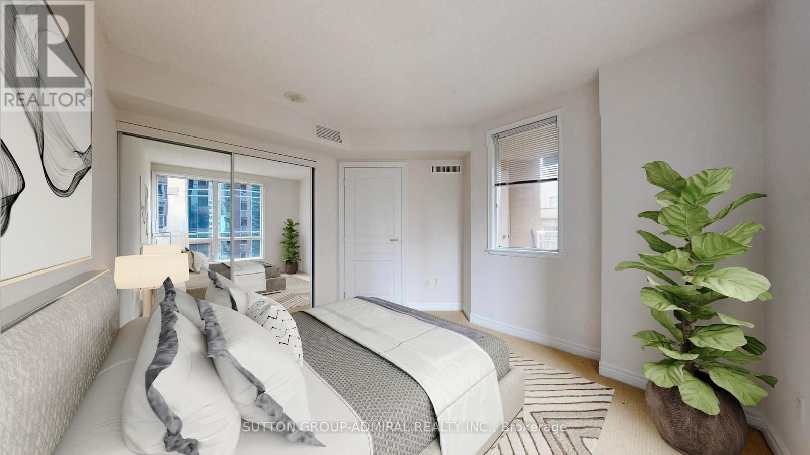 812 - 100 HAYDEN STREET Image 5