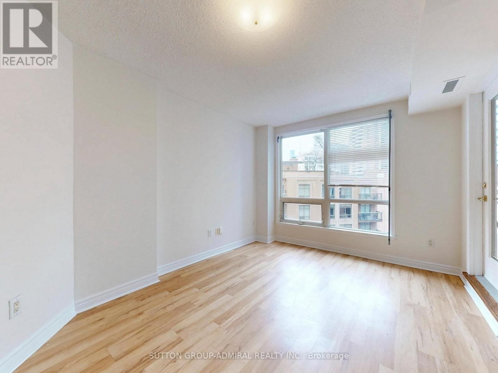 812 - 100 HAYDEN STREET Image 7