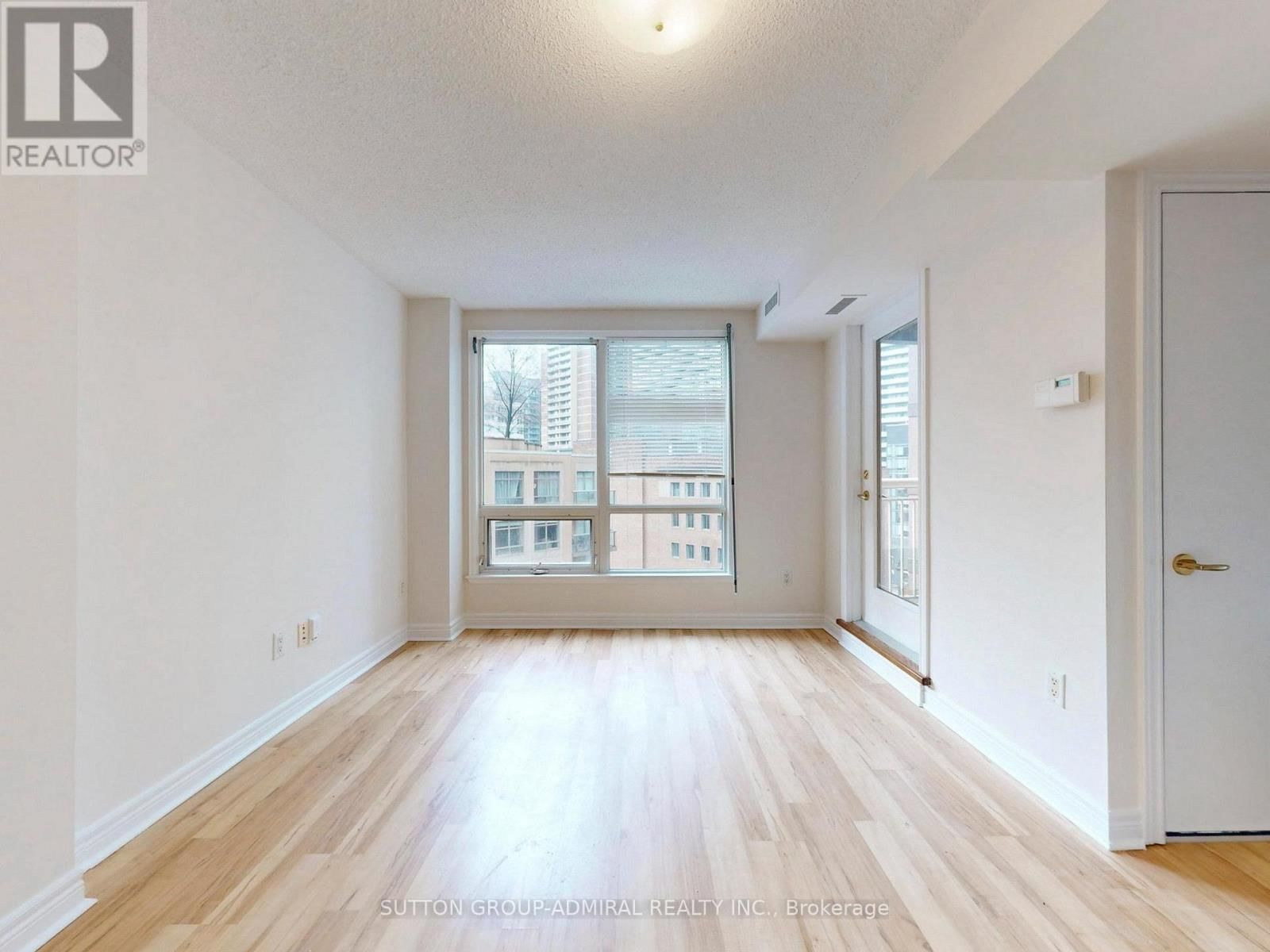 812 - 100 HAYDEN STREET Image 8