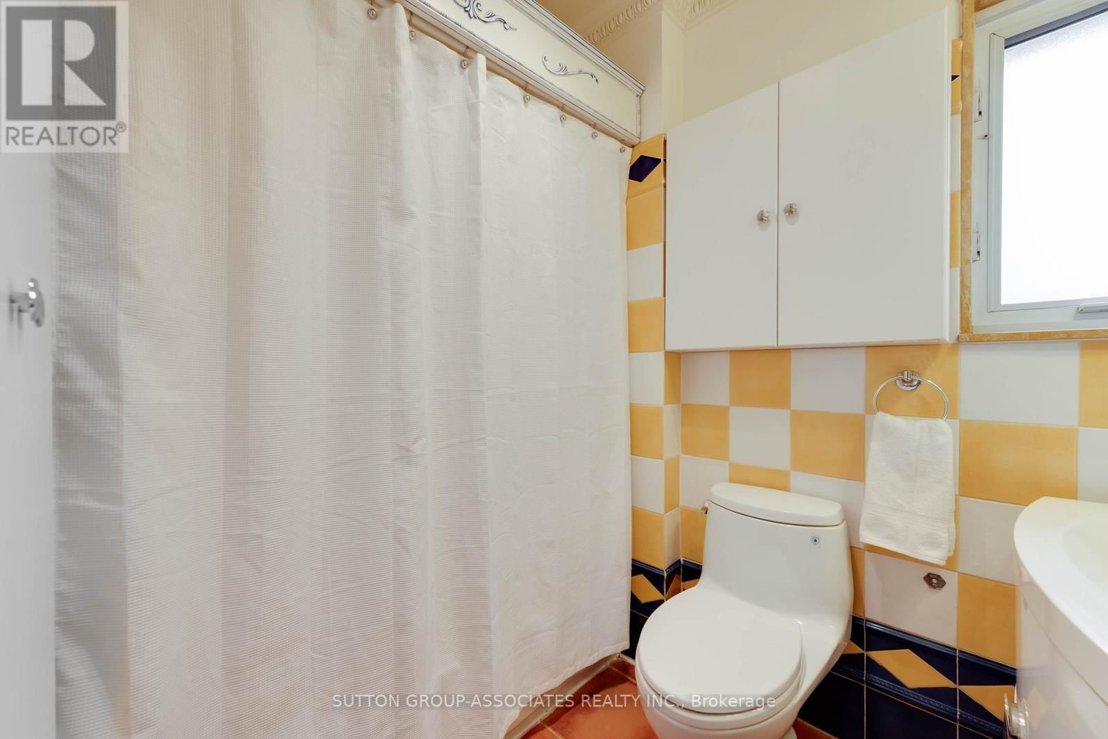 131 PINEWOOD AVENUE Image 21