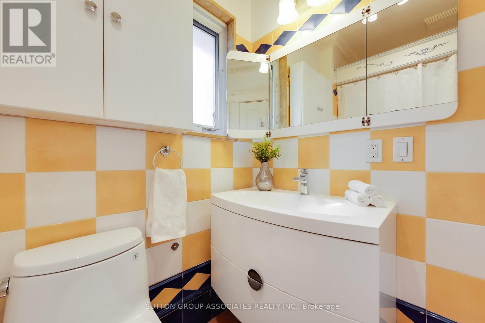 131 PINEWOOD AVENUE Image 22