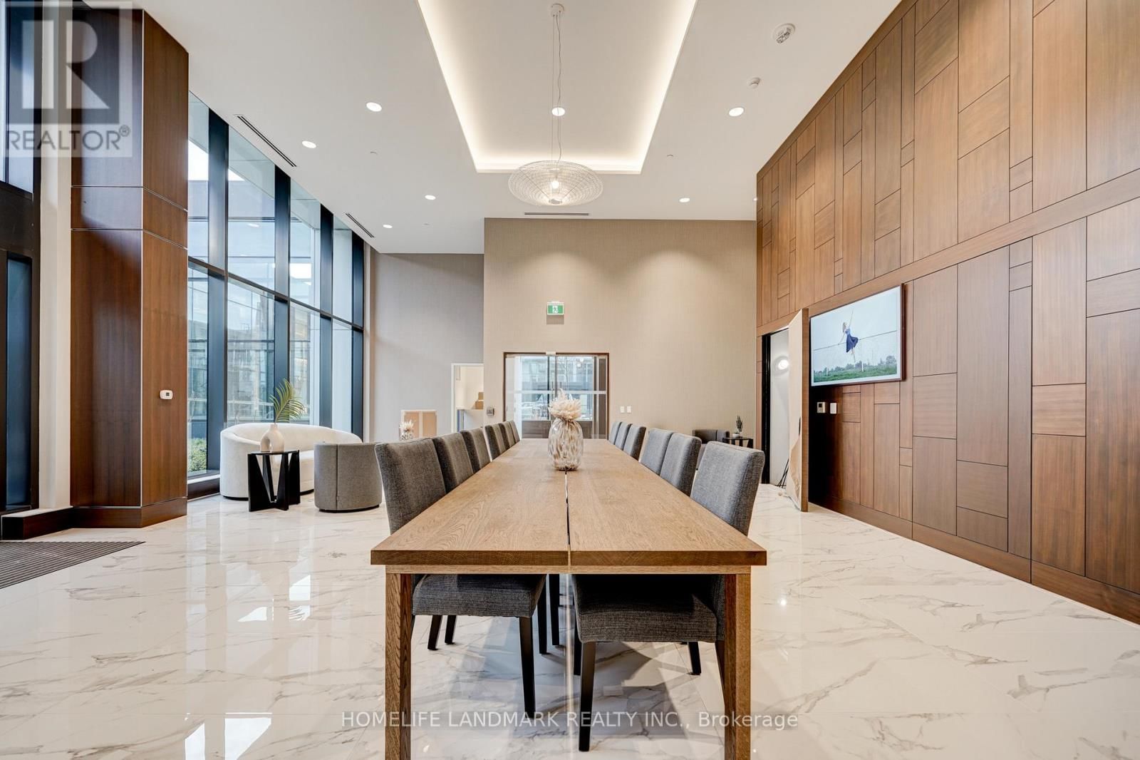 303 - 95 MCMAHON DRIVE Image 4