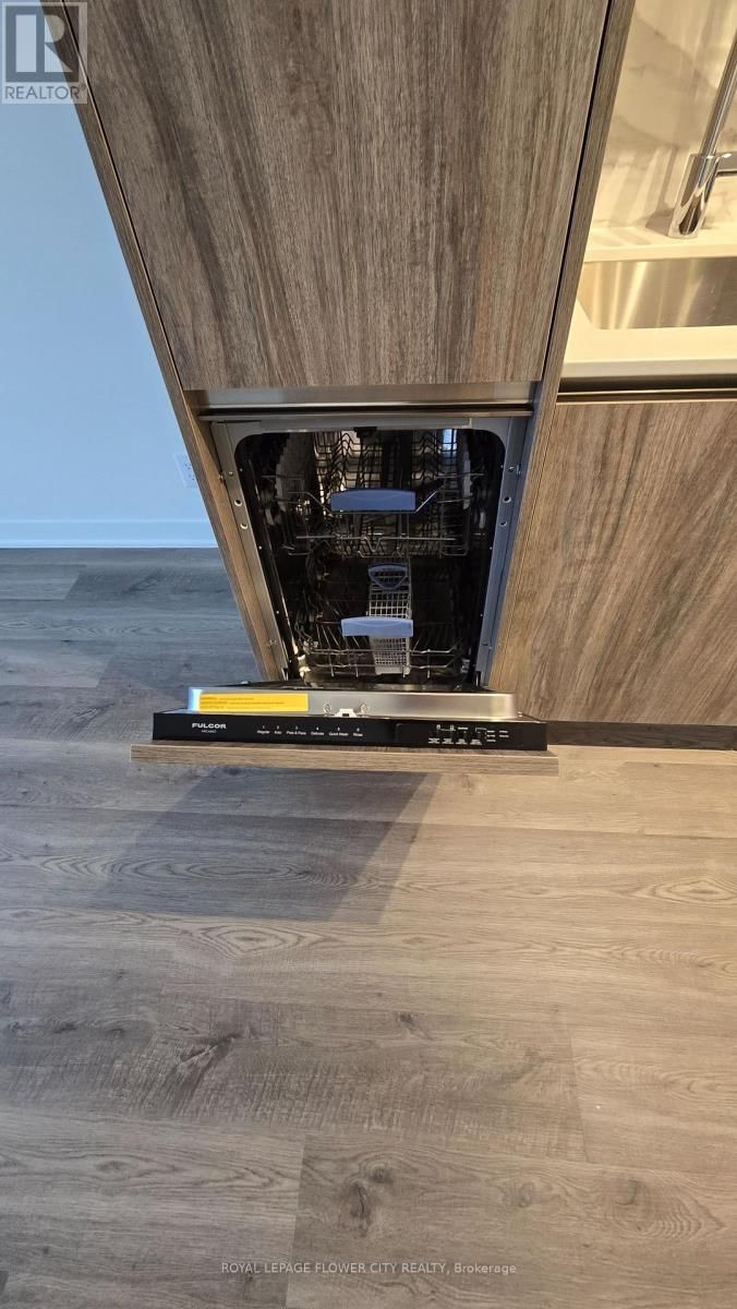 1915 - 180 FRONT STREET EAST Image 8