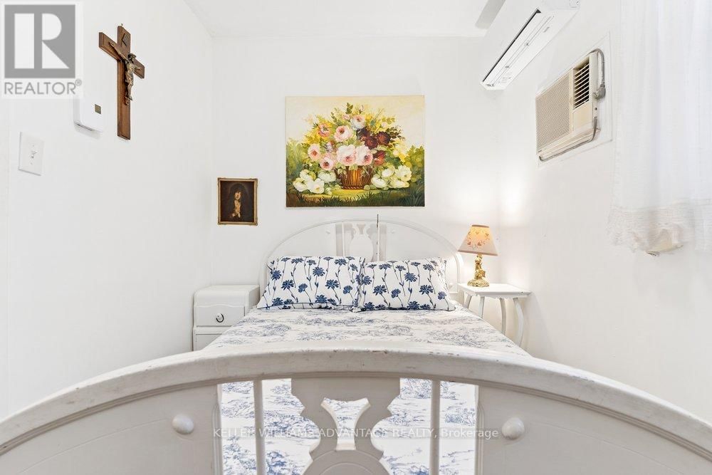 186 CEDRIC AVENUE Image 10