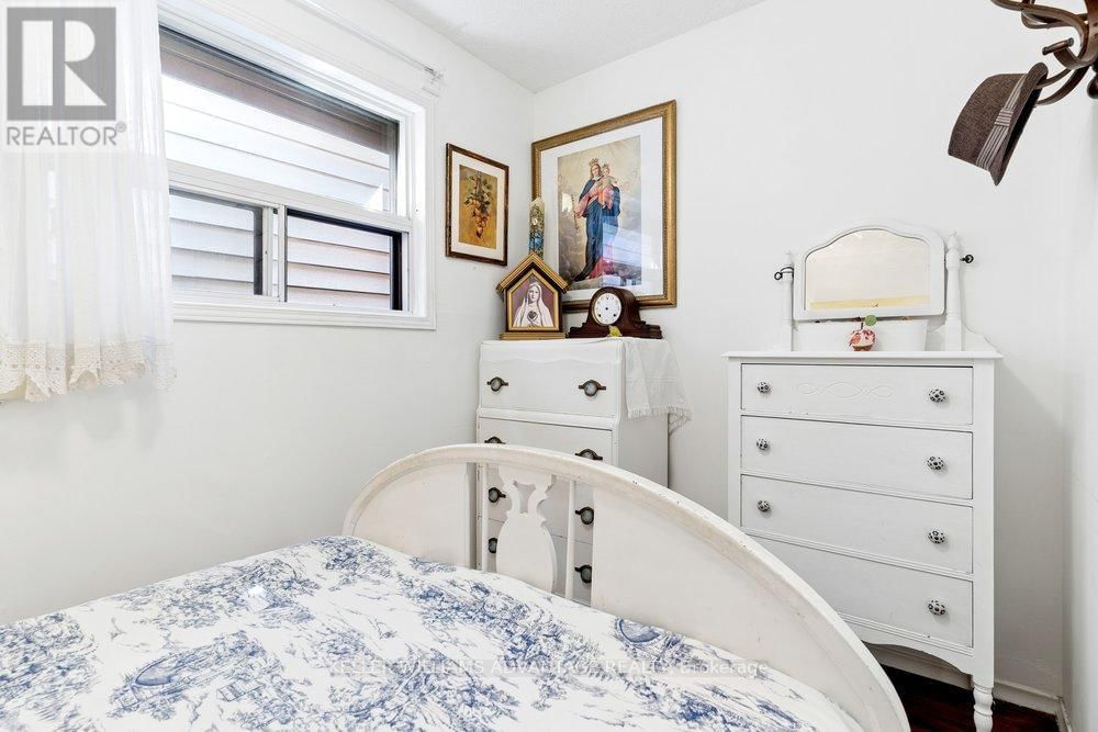 186 CEDRIC AVENUE Image 11