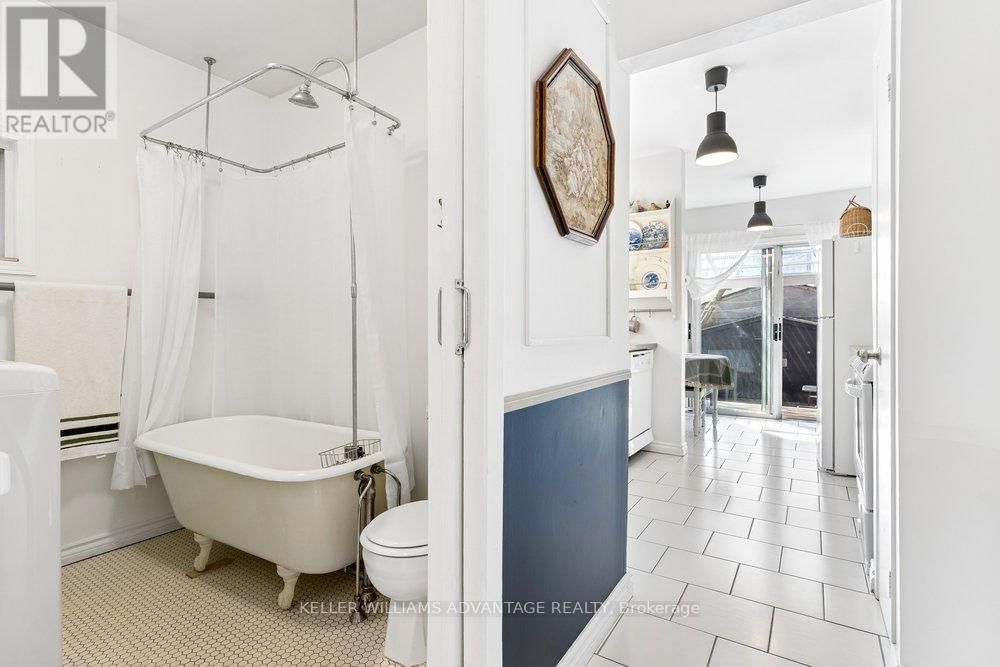 186 CEDRIC AVENUE Image 12