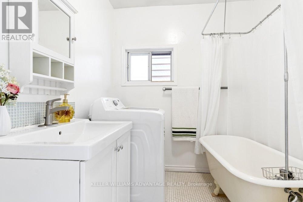 186 CEDRIC AVENUE Image 13