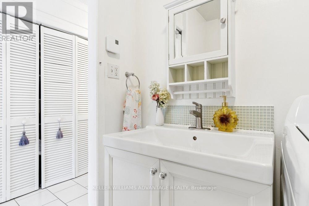 186 CEDRIC AVENUE Image 14