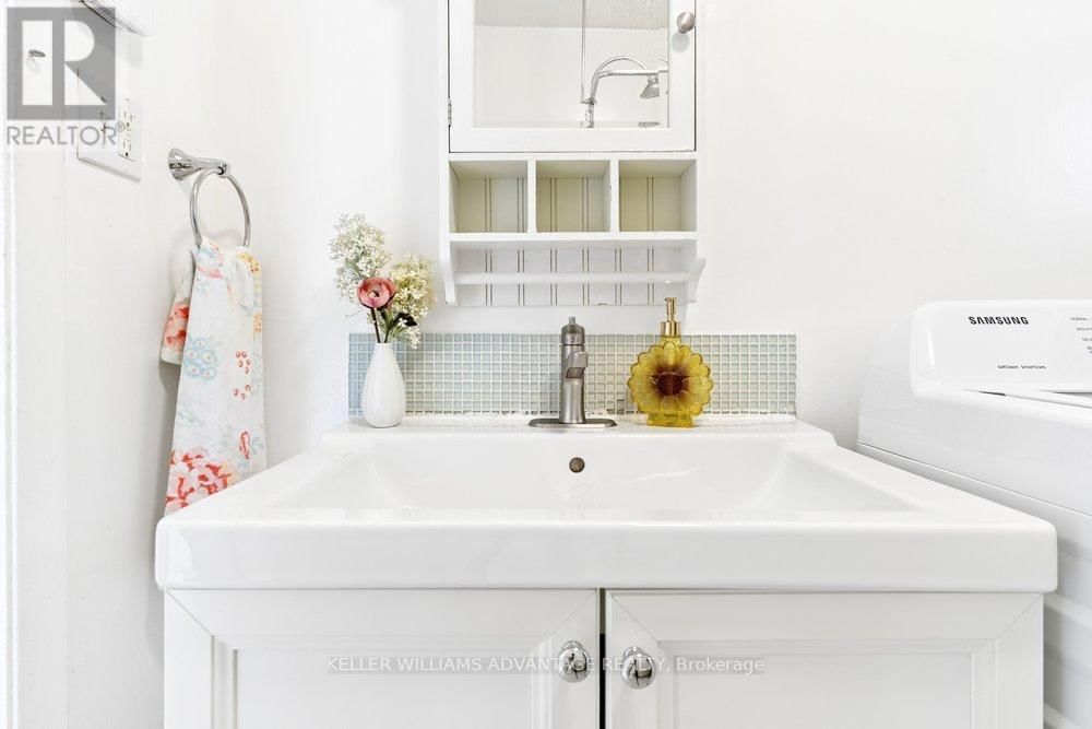 186 CEDRIC AVENUE Image 15