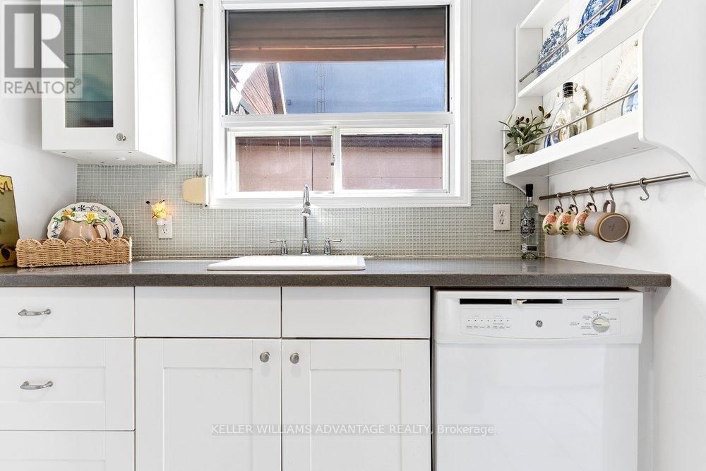 186 CEDRIC AVENUE Image 18