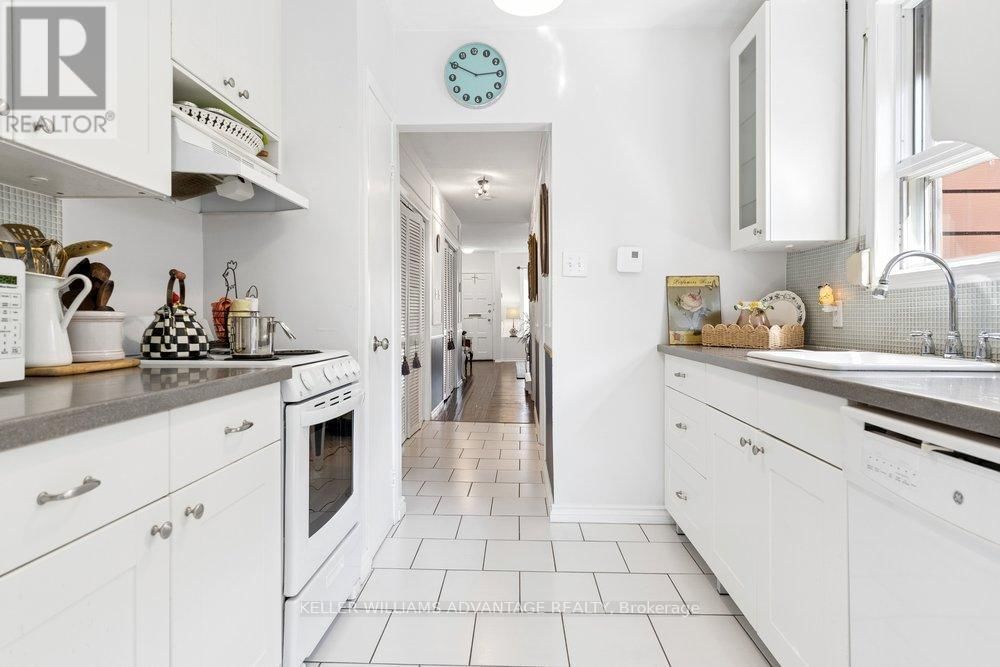 186 CEDRIC AVENUE Image 19