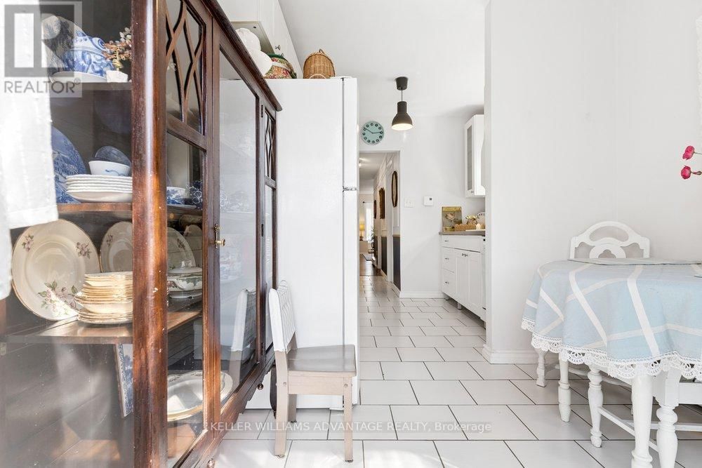 186 CEDRIC AVENUE Image 23