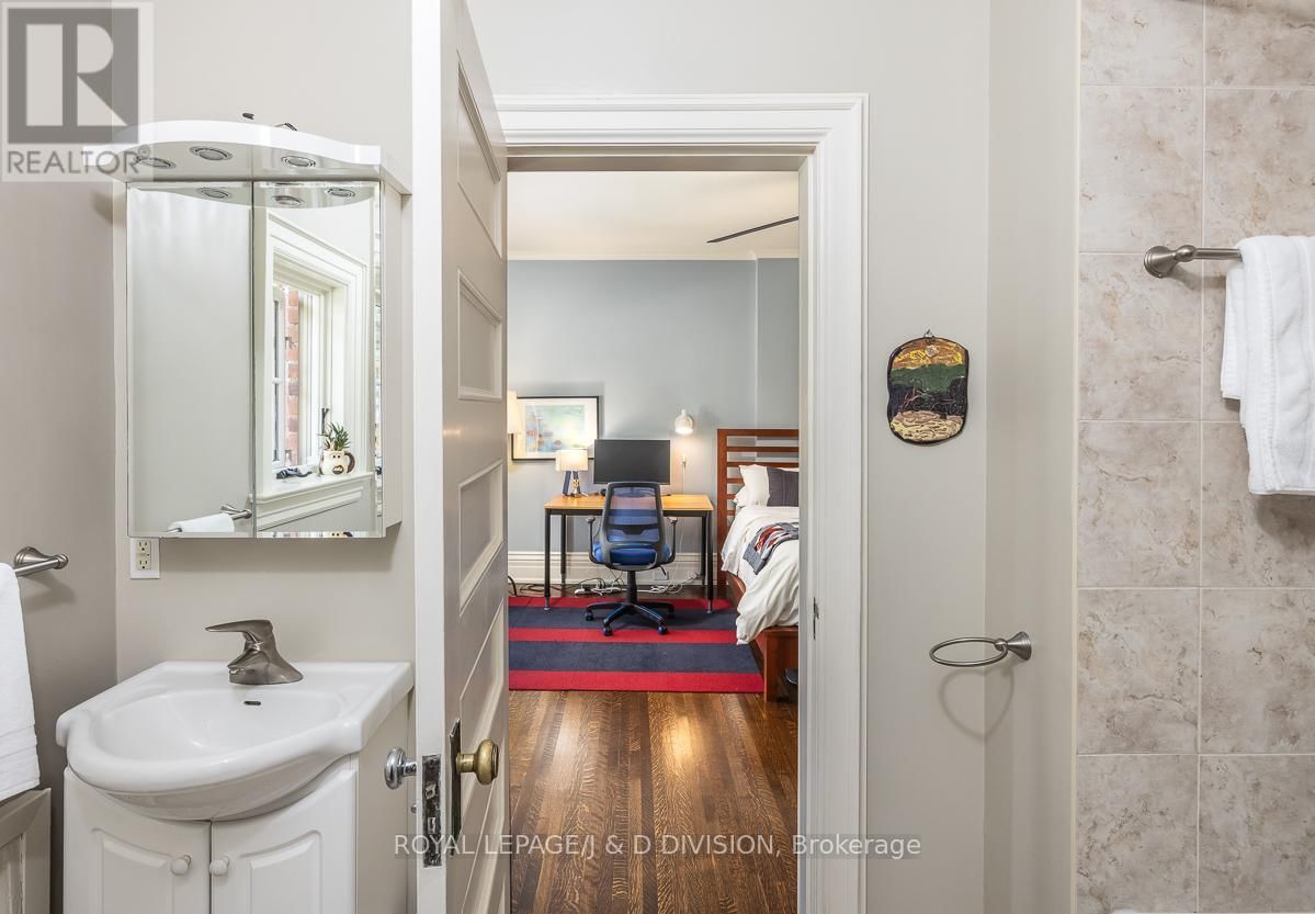 17 PARKWOOD AVENUE Image 36