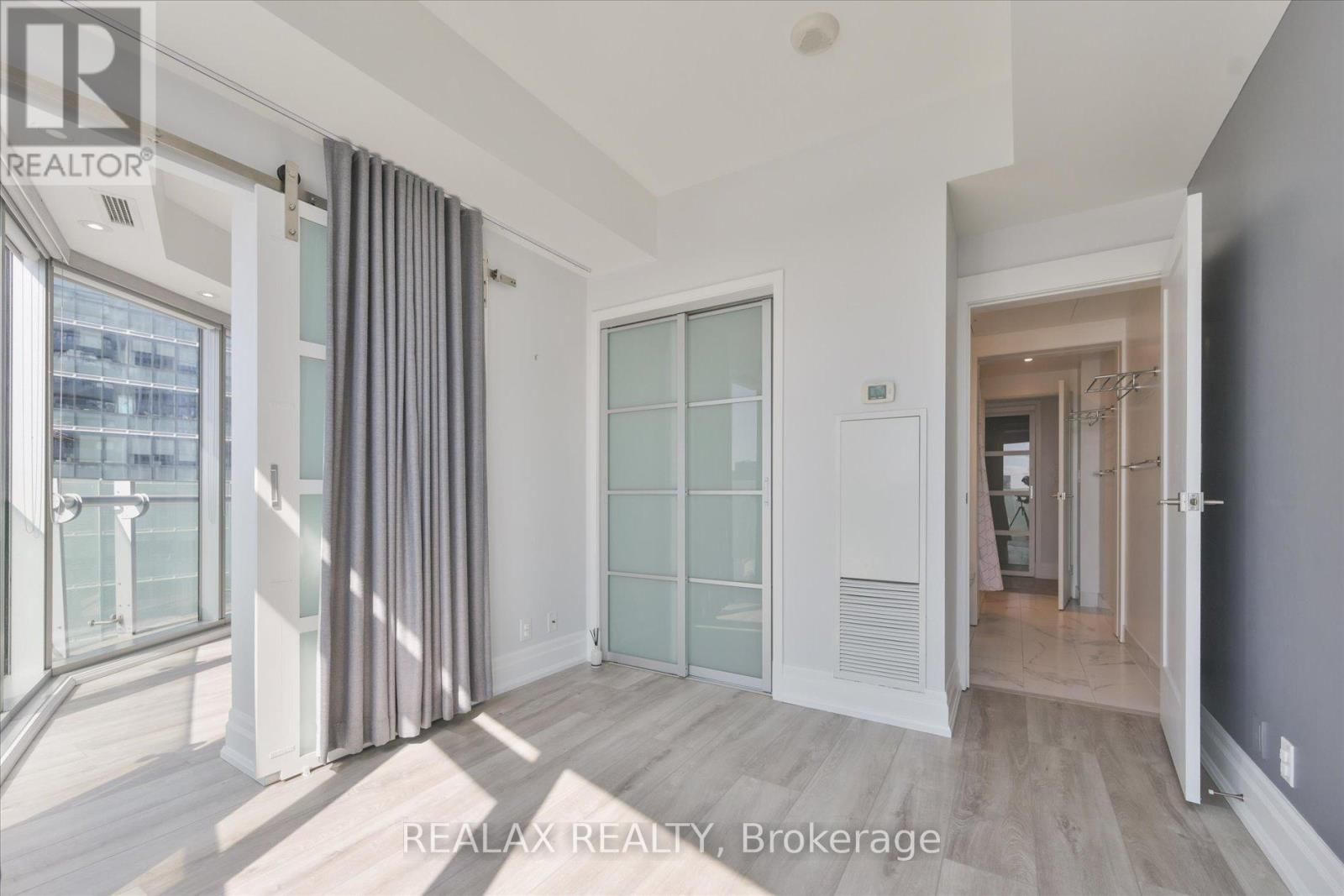 4007 - 12 YORK STREET Image 15