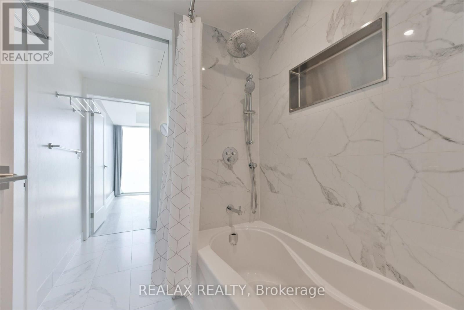 4007 - 12 YORK STREET Image 18