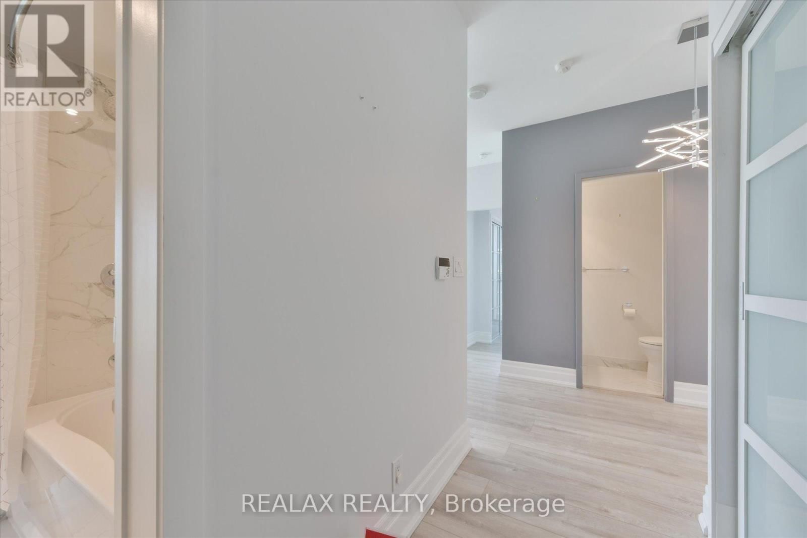 4007 - 12 YORK STREET Image 3