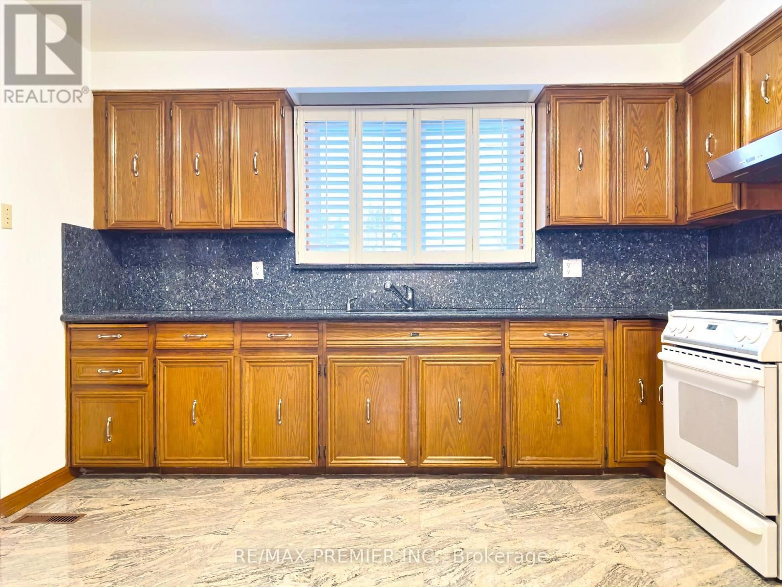 Main - 56 FAIRCHILD AVENUE Image 14