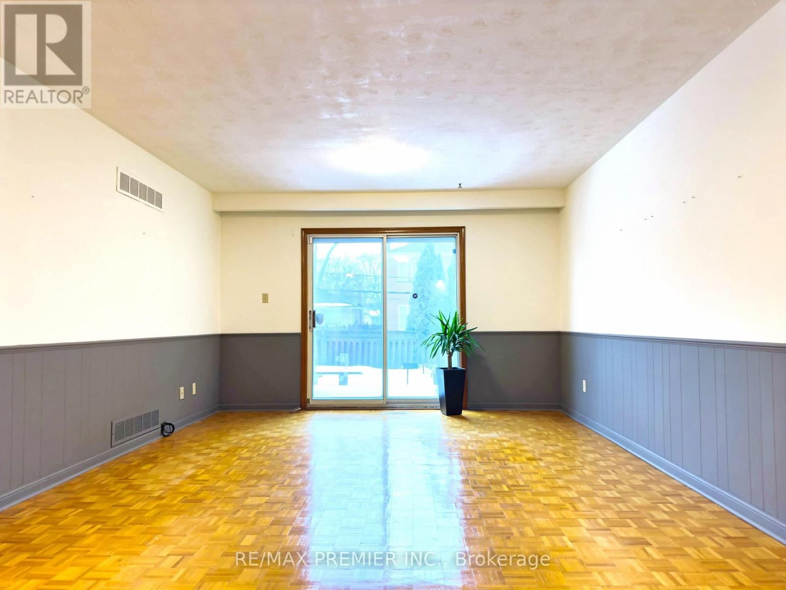 Main - 56 FAIRCHILD AVENUE Image 16