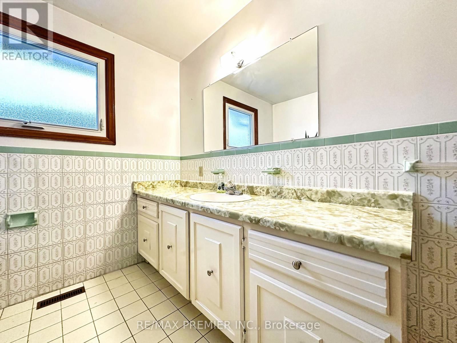 Main - 56 FAIRCHILD AVENUE Image 27