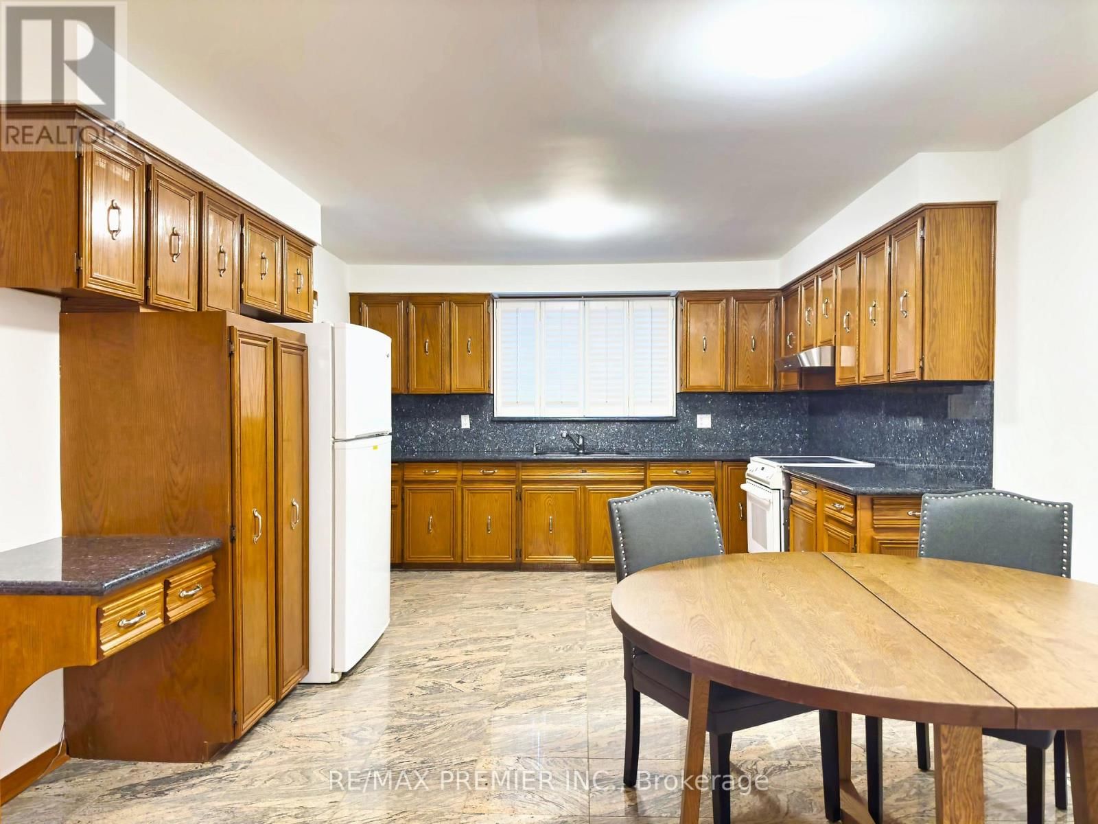 Main - 56 FAIRCHILD AVENUE Image 7