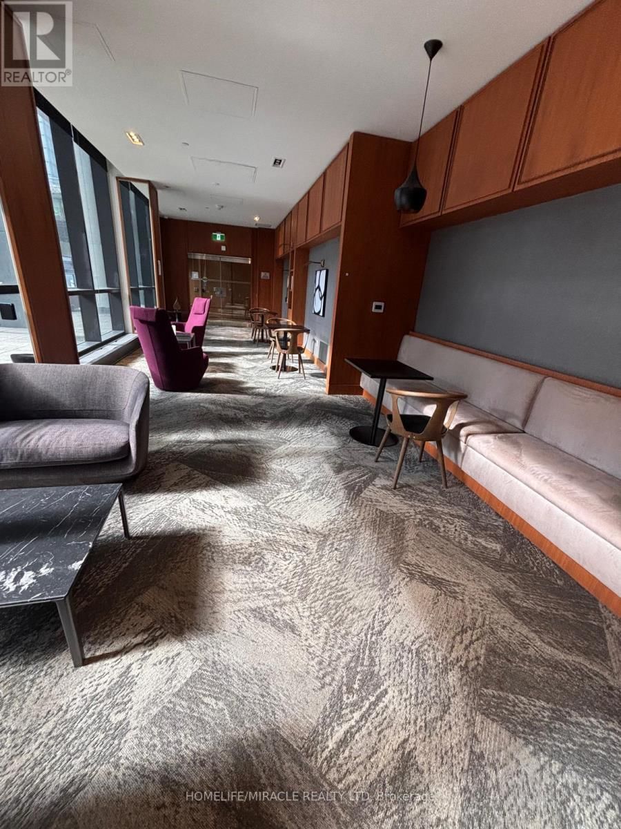 712 - 19 BATHURST STREET Image 14