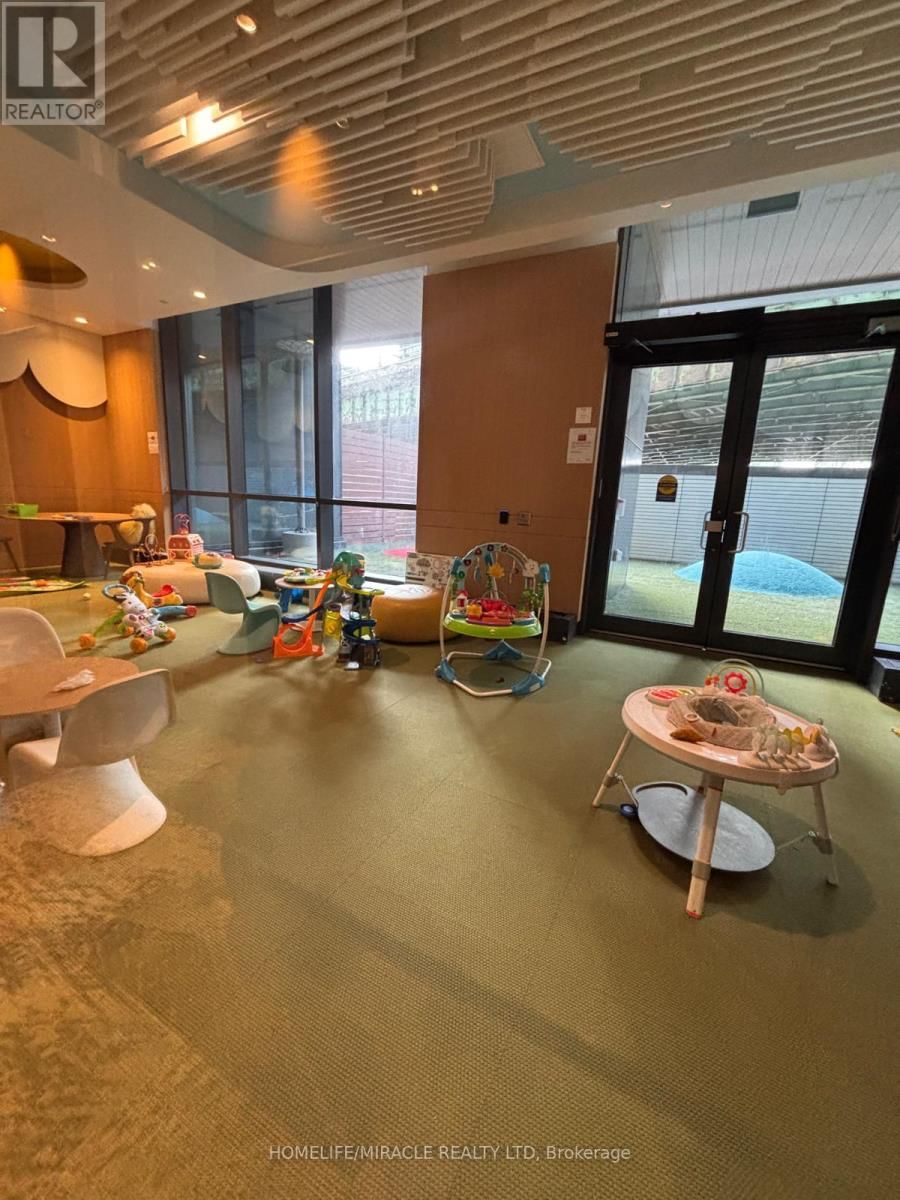 712 - 19 BATHURST STREET Image 17