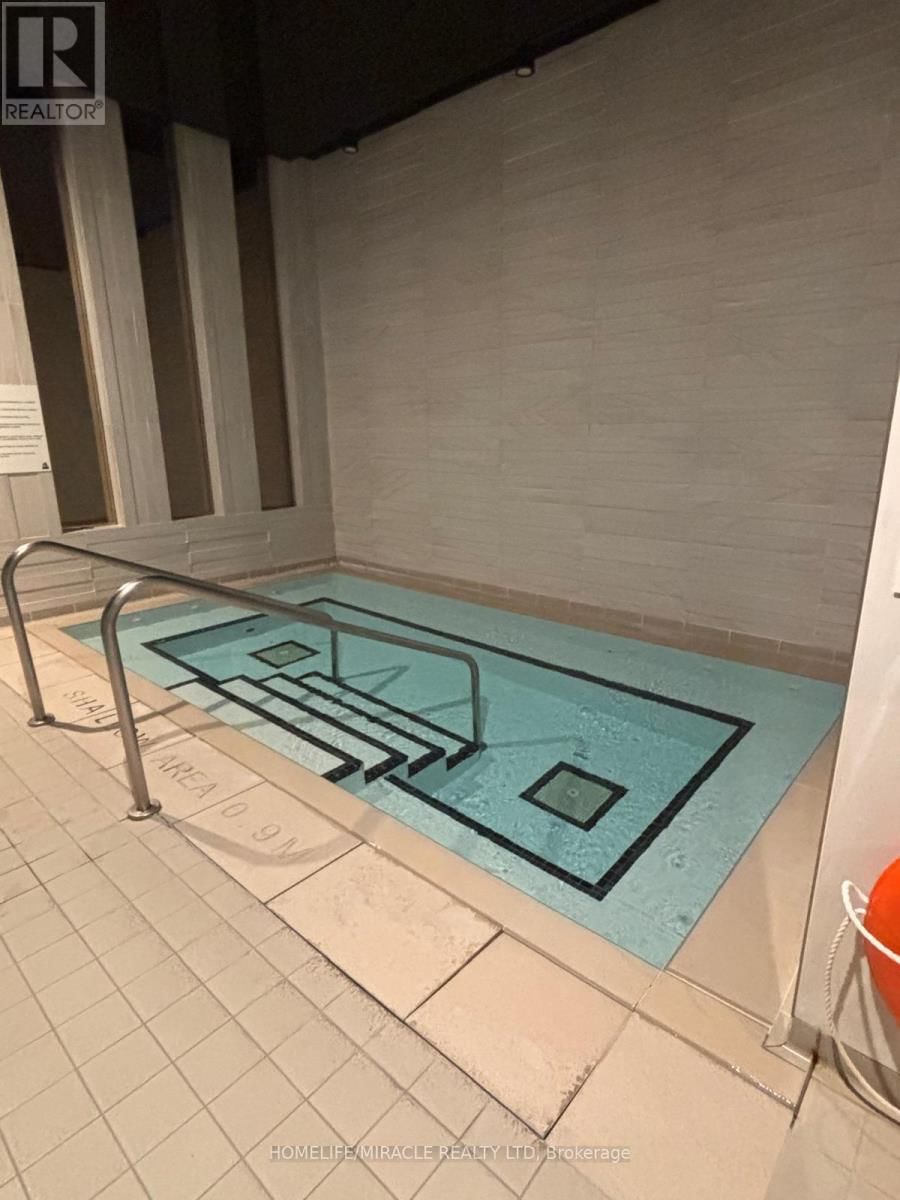 712 - 19 BATHURST STREET Image 20