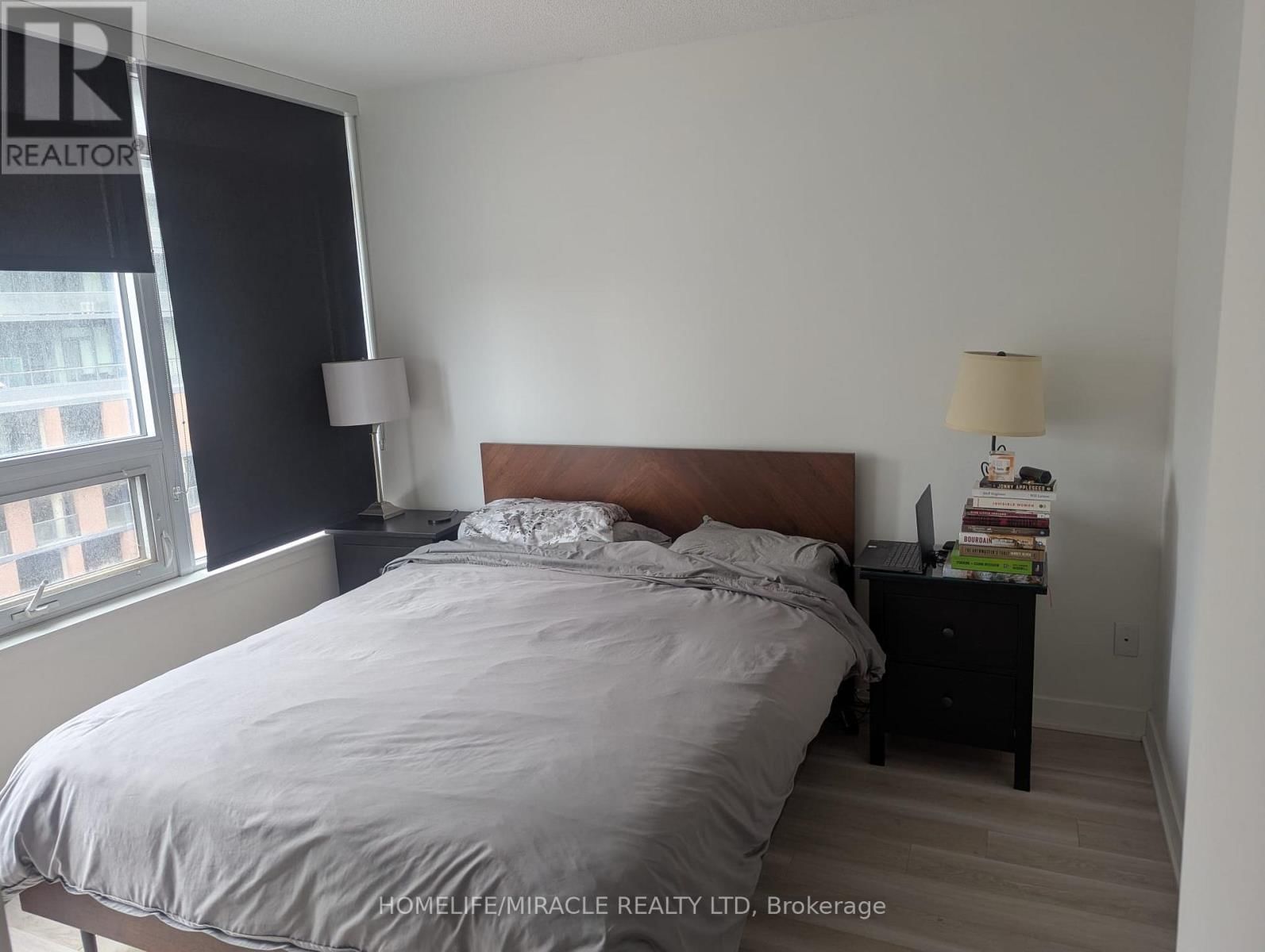 712 - 19 BATHURST STREET Image 4