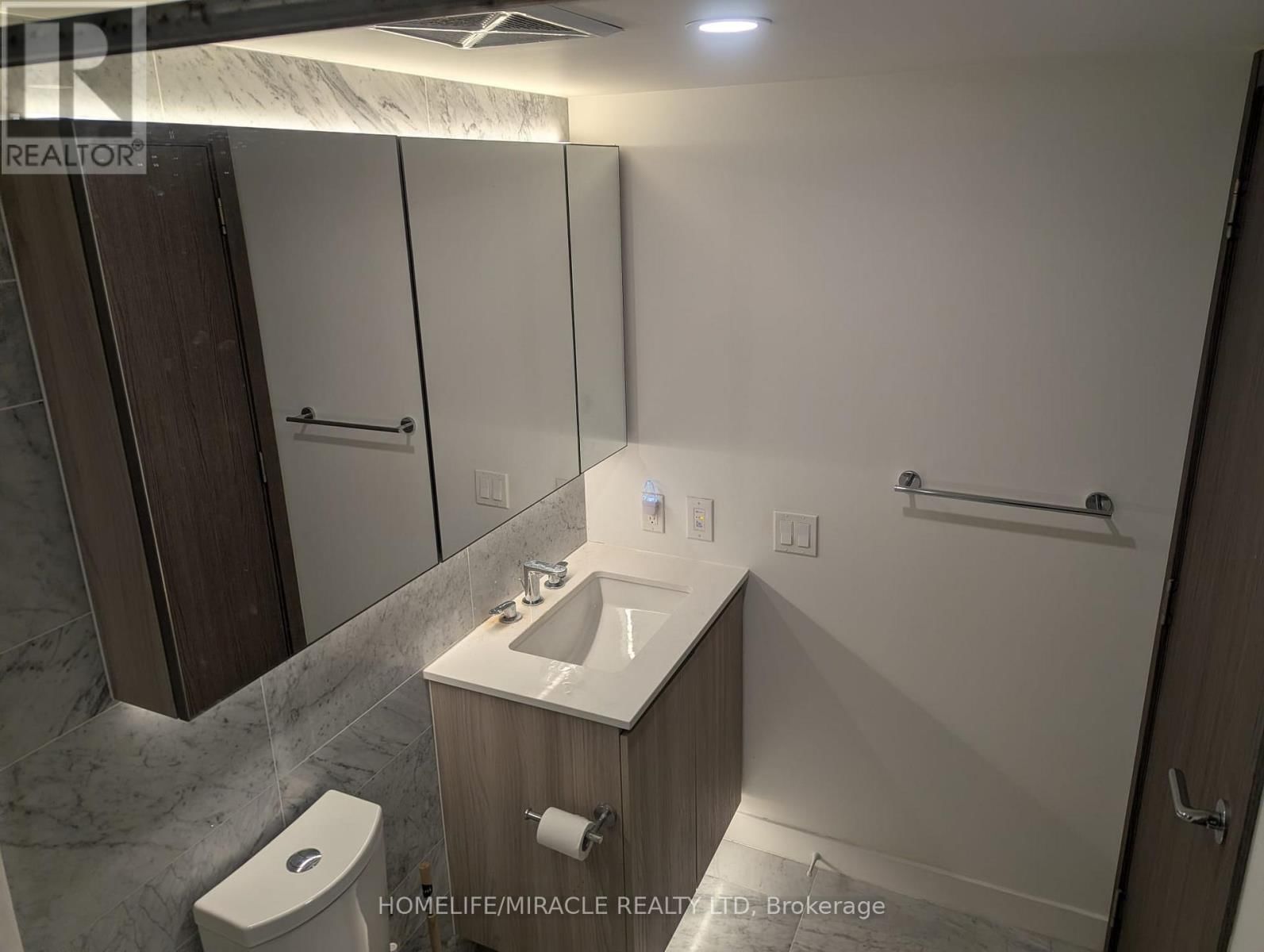 712 - 19 BATHURST STREET Image 5