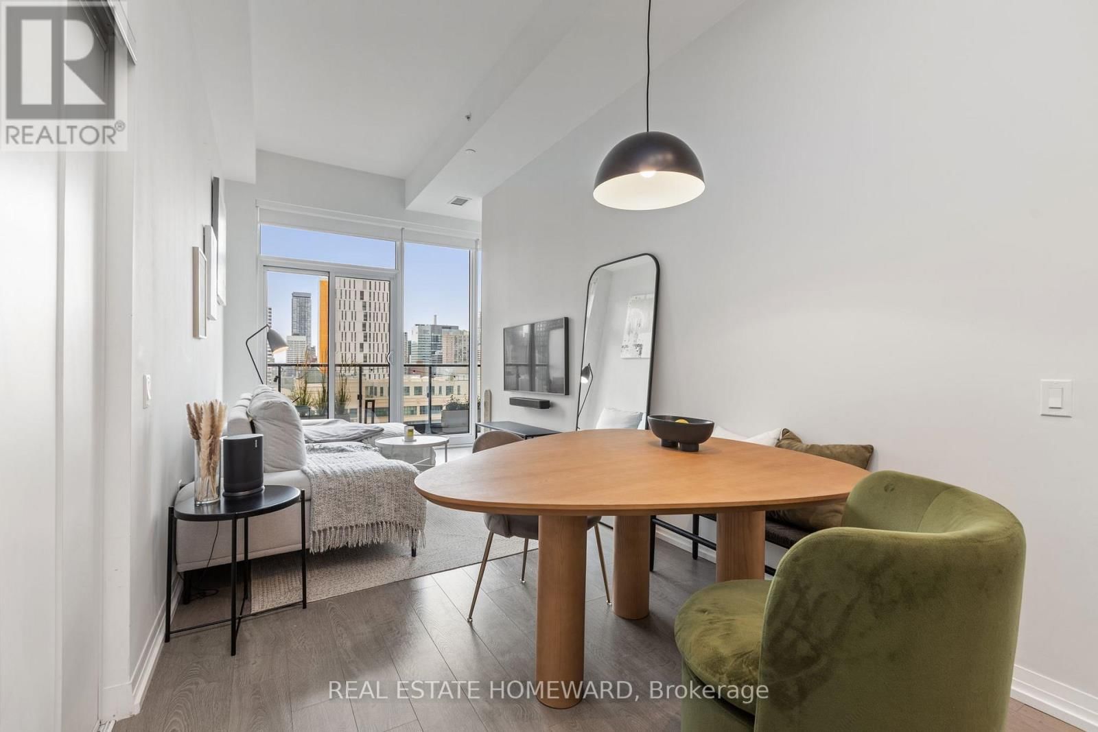 2006 - 251 JARVIS STREET Image 6