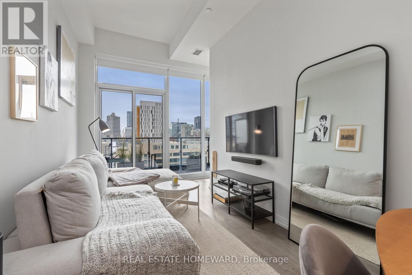 2006 - 251 JARVIS STREET Image 8