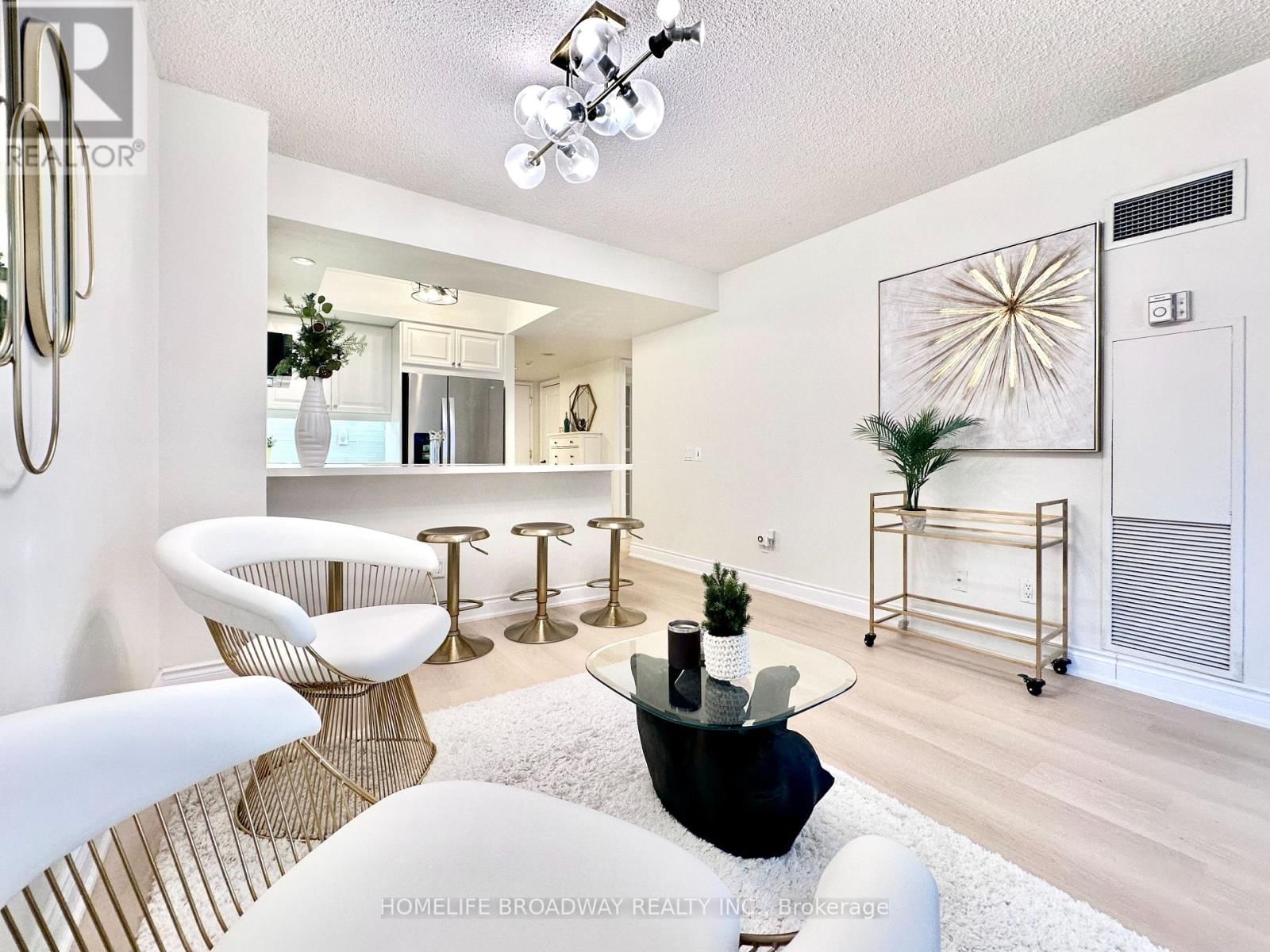 521 - 15 NORTHTOWN WAY Image 2