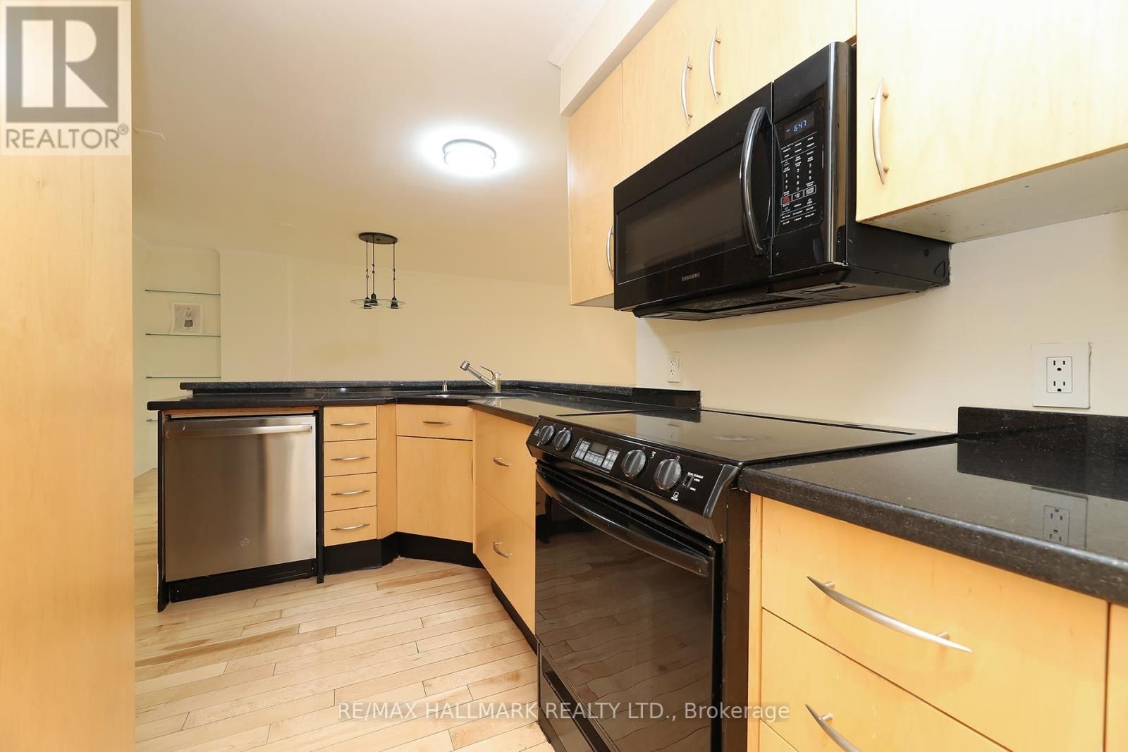 106 - 212 ST. GEORGE STREET Image 17