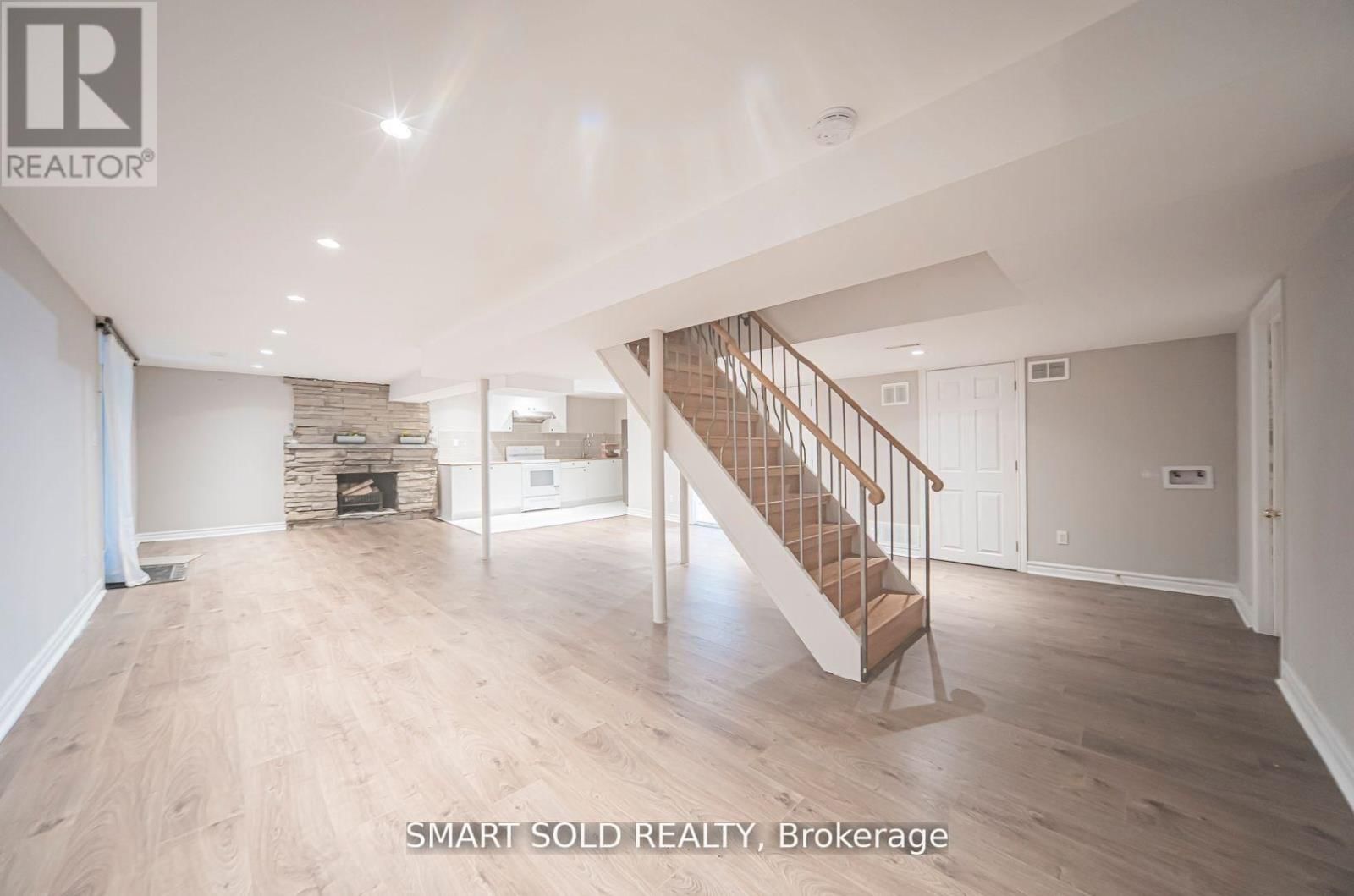 120 ABBEYWOOD TRAIL Image 18