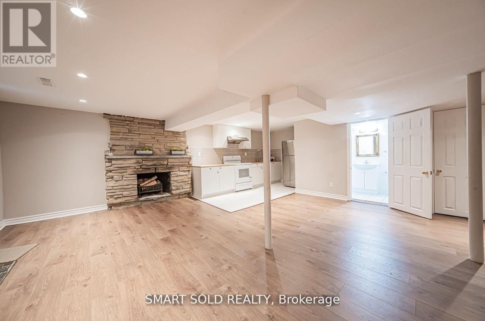 120 ABBEYWOOD TRAIL Image 19