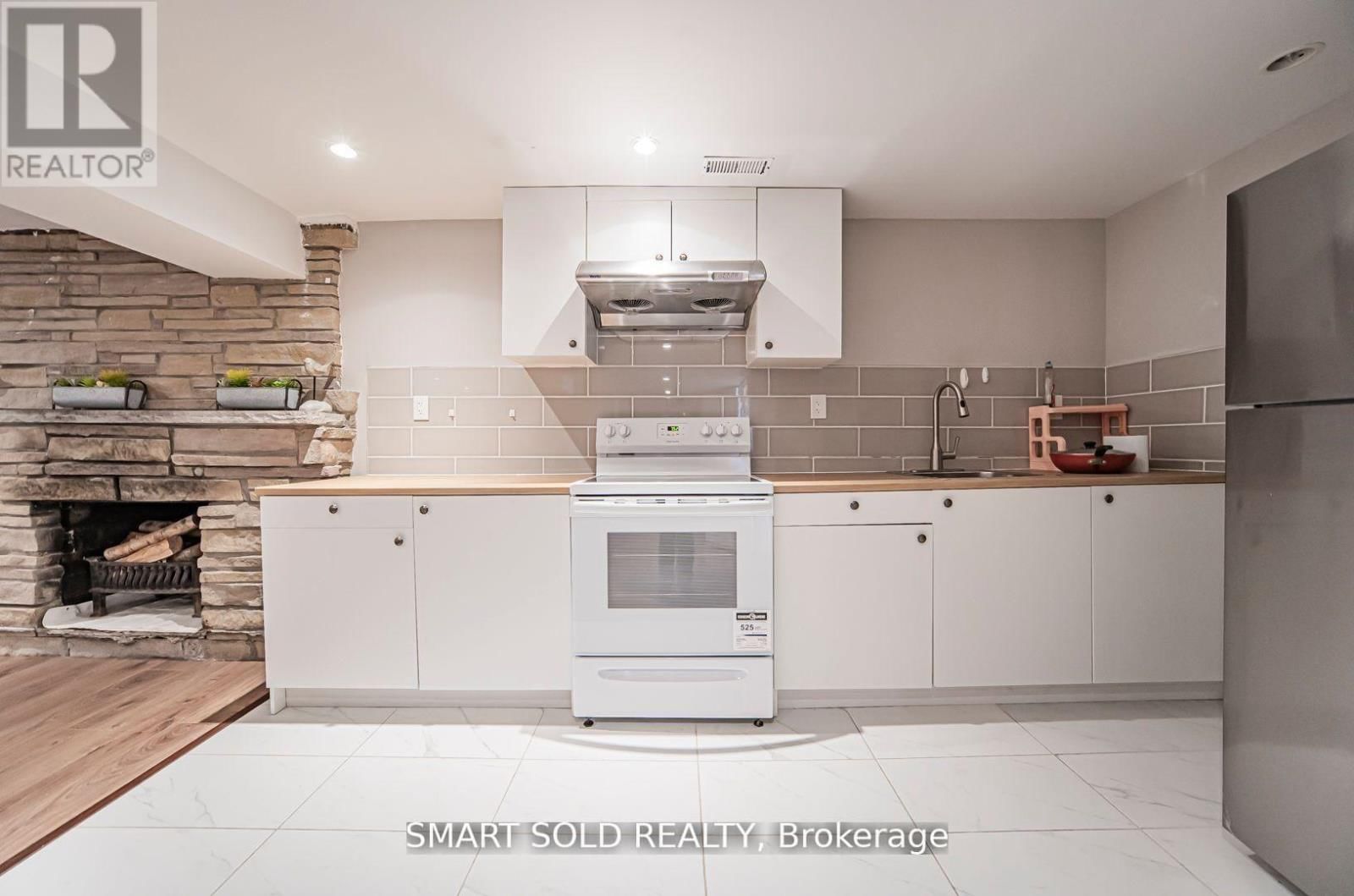 120 ABBEYWOOD TRAIL Image 21