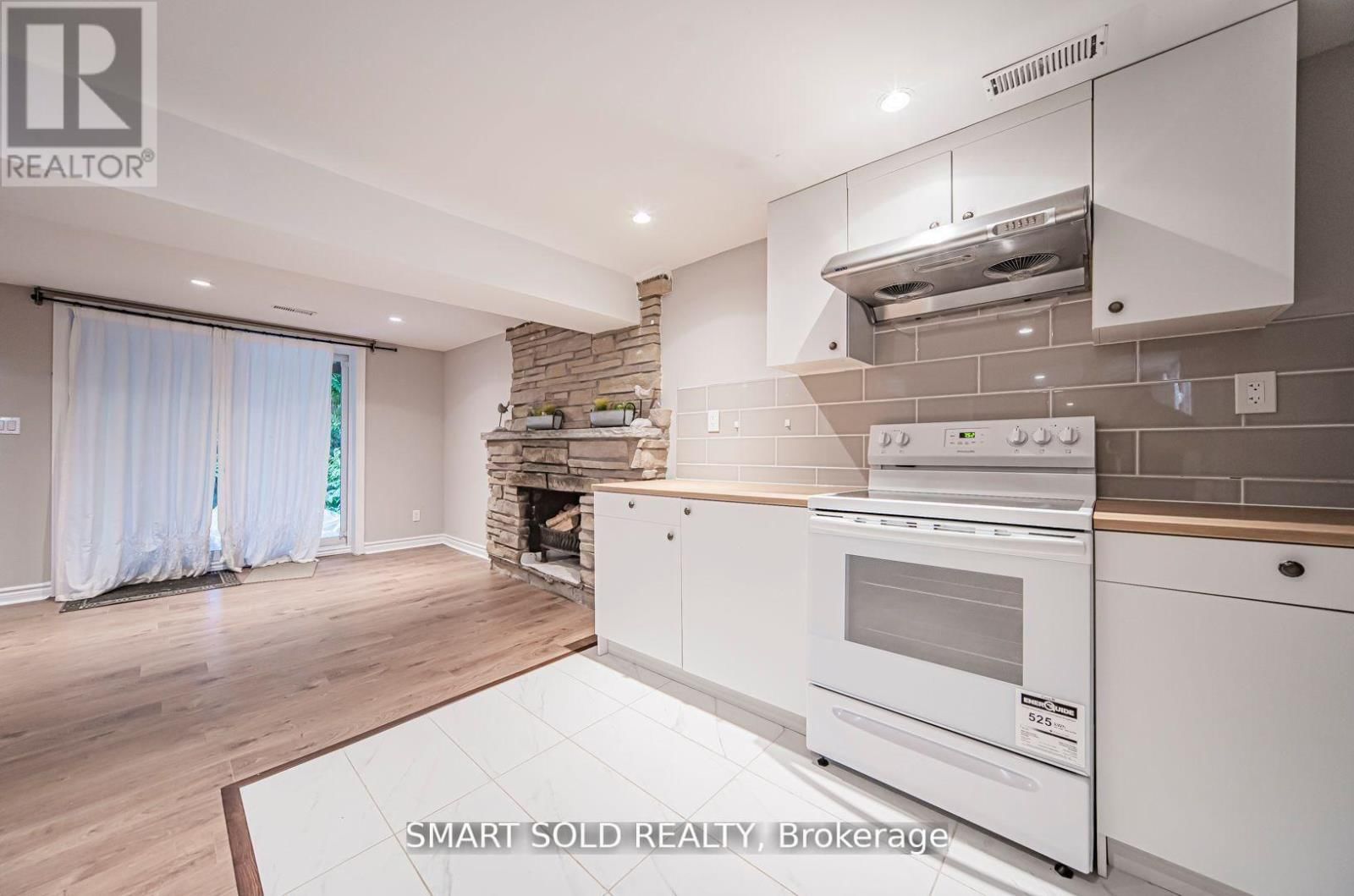 120 ABBEYWOOD TRAIL Image 22