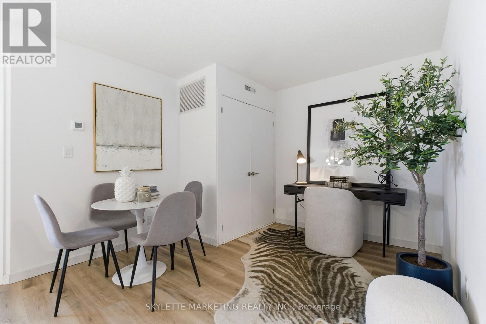 701 - 801 SHEPPARD AVENUE WEST Image 15