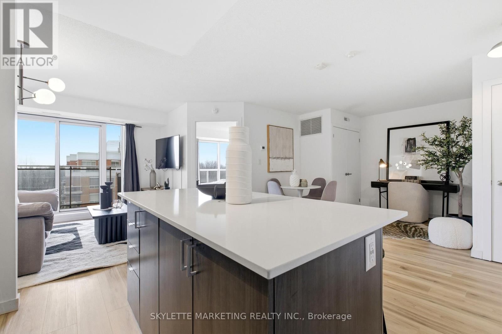 701 - 801 SHEPPARD AVENUE WEST Image 5