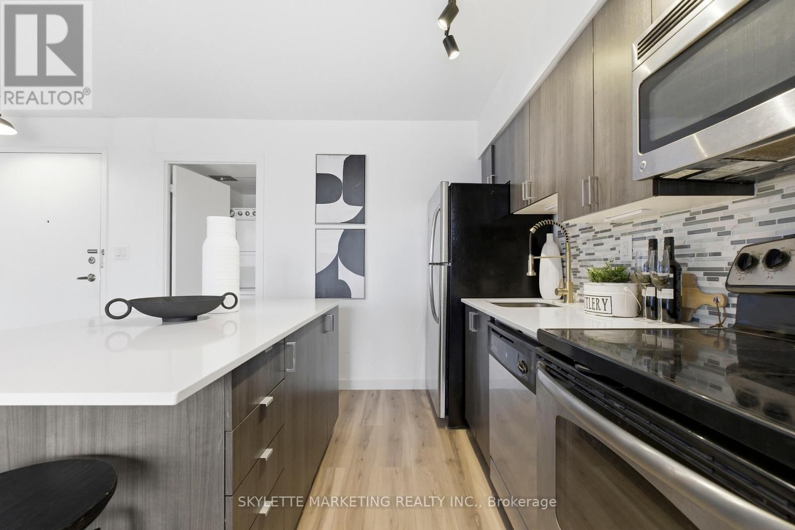 701 - 801 SHEPPARD AVENUE WEST Image 6