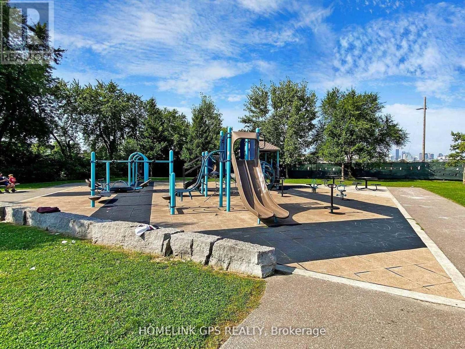 1505 - 160 VANDERHOOF AVENUE Image 16